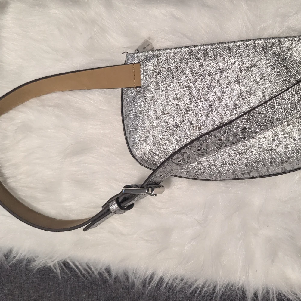 Michael Kors Silver Bag /Belt Fanny Pack - Picture 3 of 7